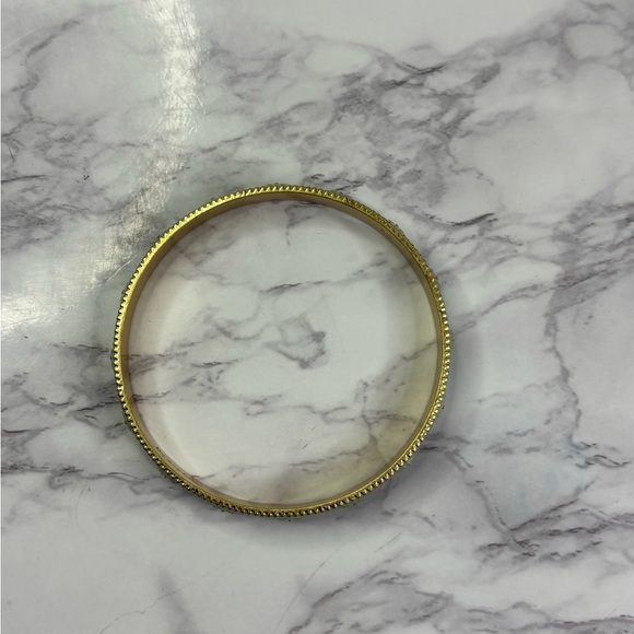 Elegant Gold and Green Floral Bangle - Picture 3 of 8